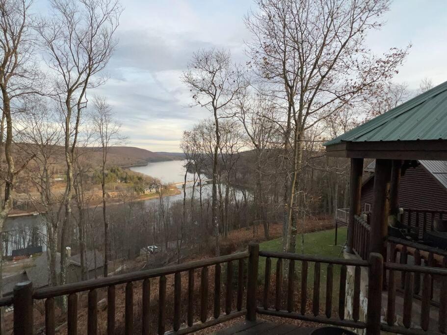 فيلا Bella Vista! Amazing Lake Views, Hot Tub, Peleton! ماكهنري المظهر الخارجي الصورة